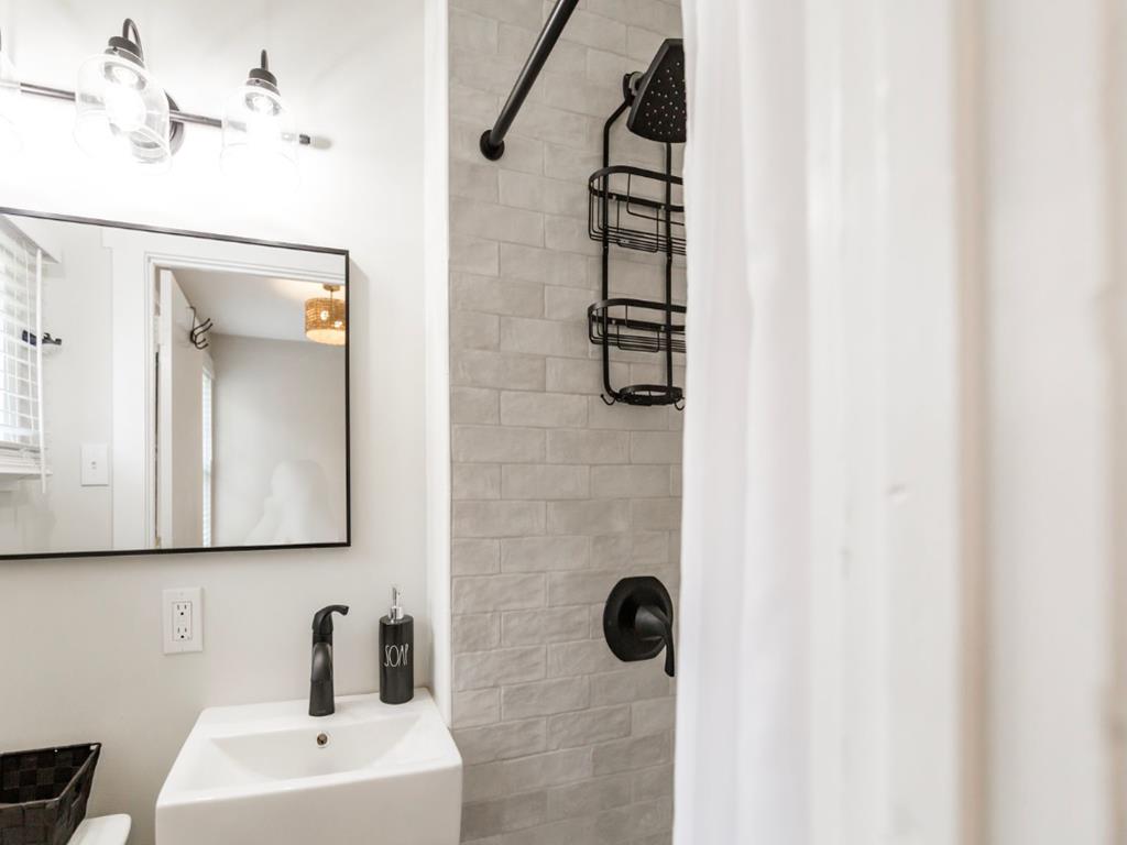 Pet-friendly Colonial Unit in Historic Cape May | Photo 13