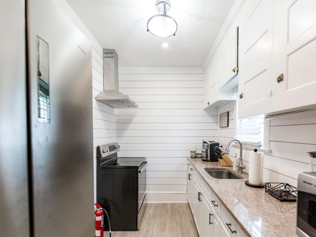 Pet-friendly Colonial Unit in Historic Cape May | Photo 16