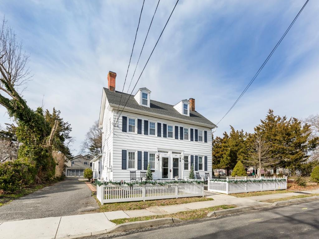 Pet-friendly Colonial Unit in Historic Cape May | Photo 4