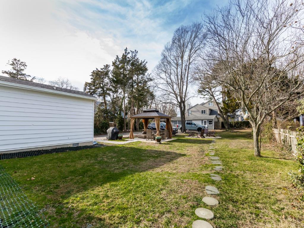 Pet-friendly Colonial Unit in Historic Cape May | Photo 25