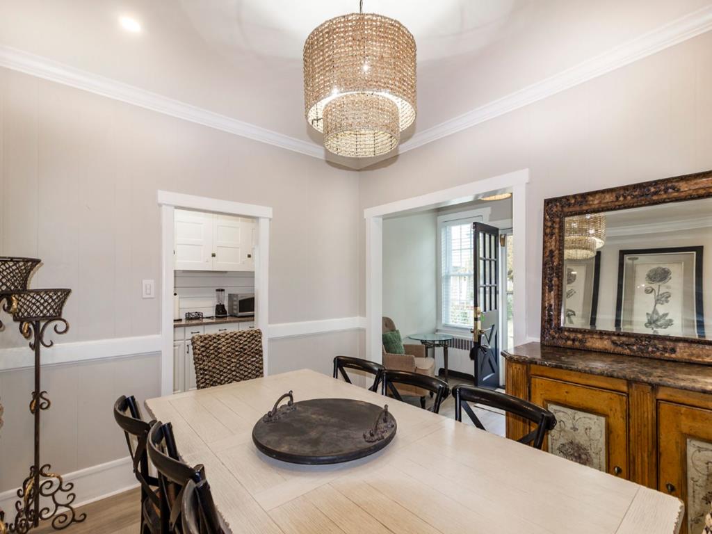 Pet-friendly Colonial Unit in Historic Cape May | Photo 8