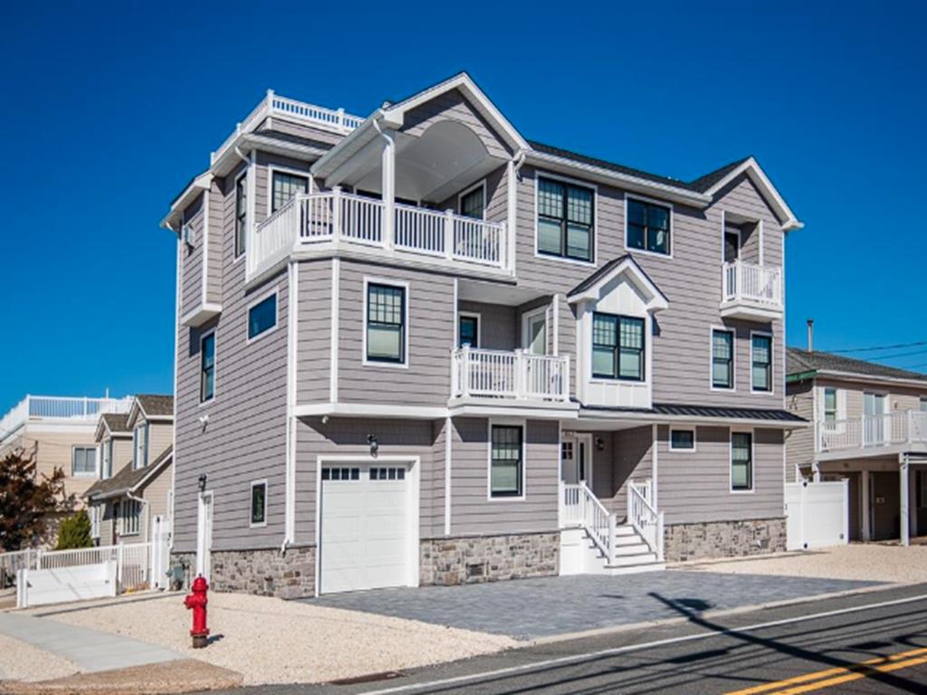 8512 Beach Avenue, Brighton Beach