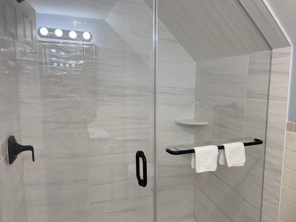 11 W. Lavenia Avenue, Beach Haven Crest (Bay Side)