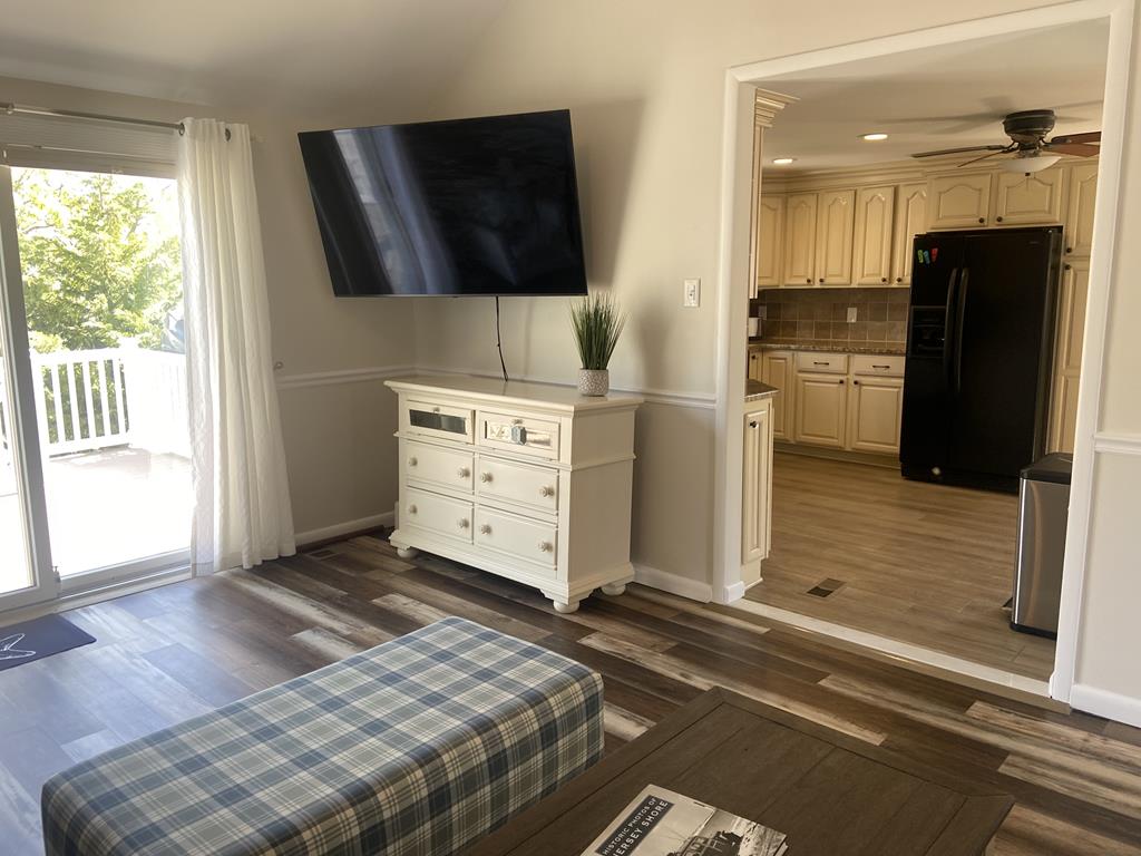 11 W. Lavenia Avenue, Beach Haven Crest (Bay Side)