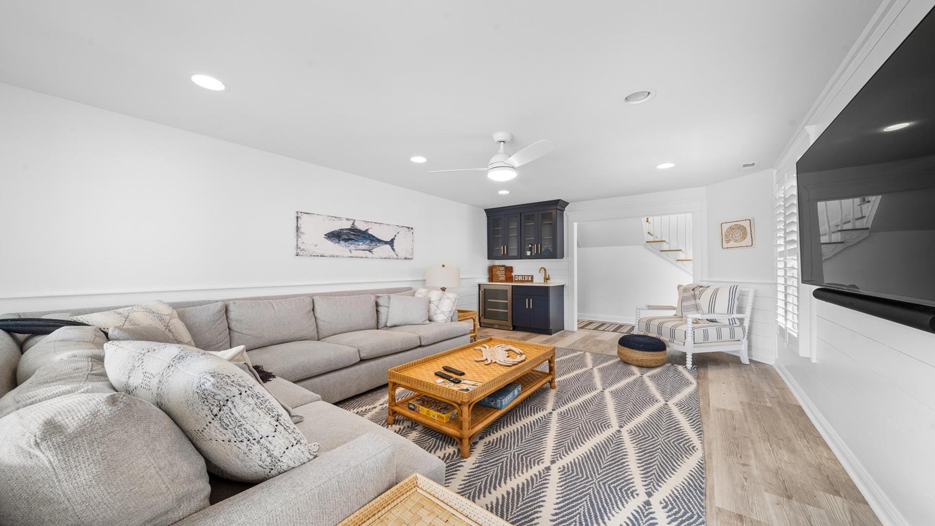 2402 Avalon Avenue, Avalon (1 Block to Beach)