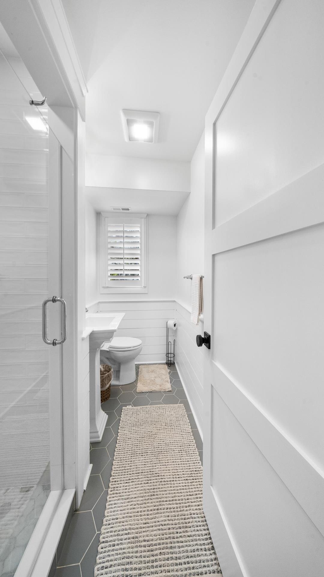 2402 Avalon Avenue, Avalon (1 Block to Beach)