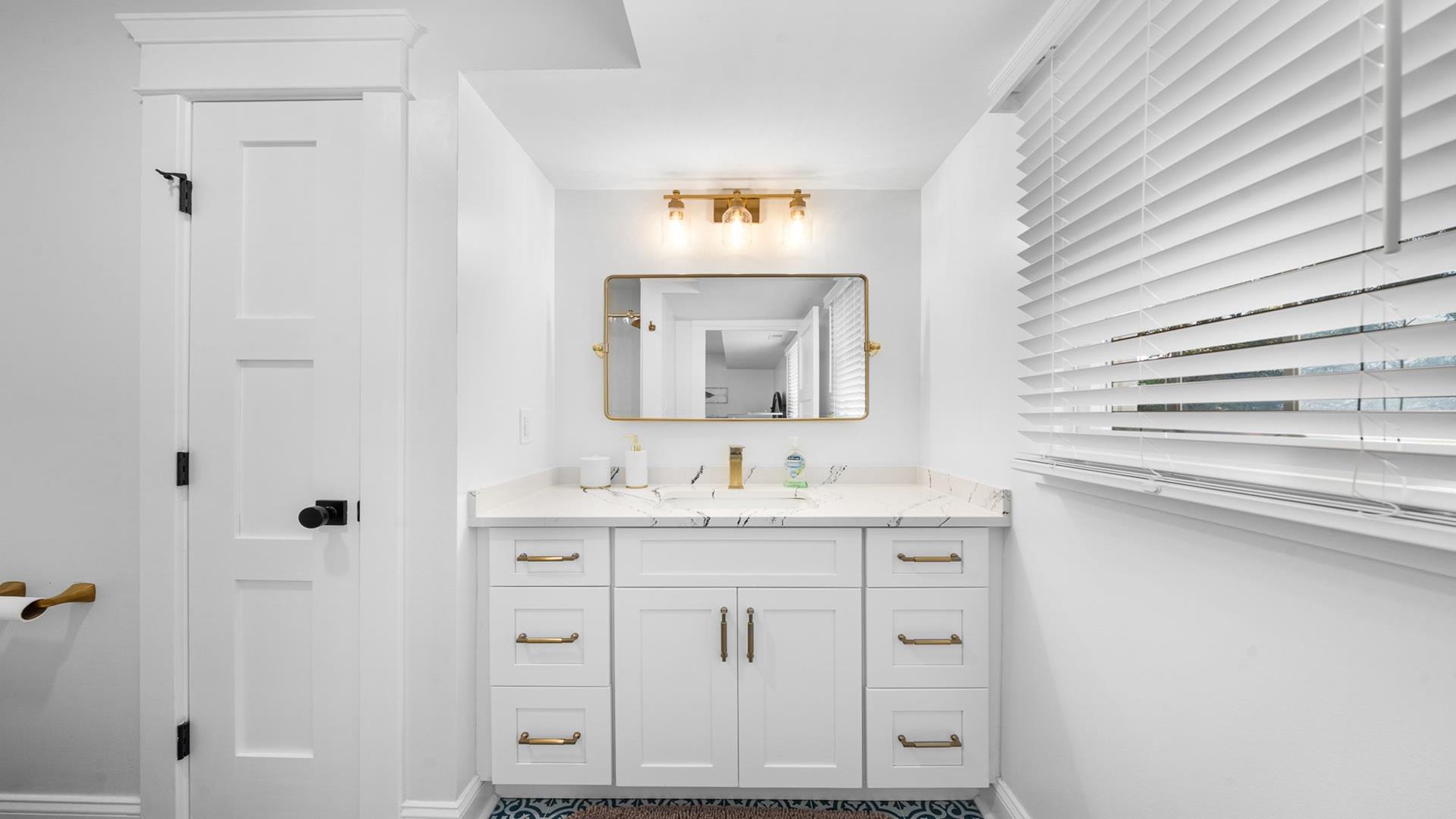 2402 Avalon Avenue, Avalon (1 Block to Beach)