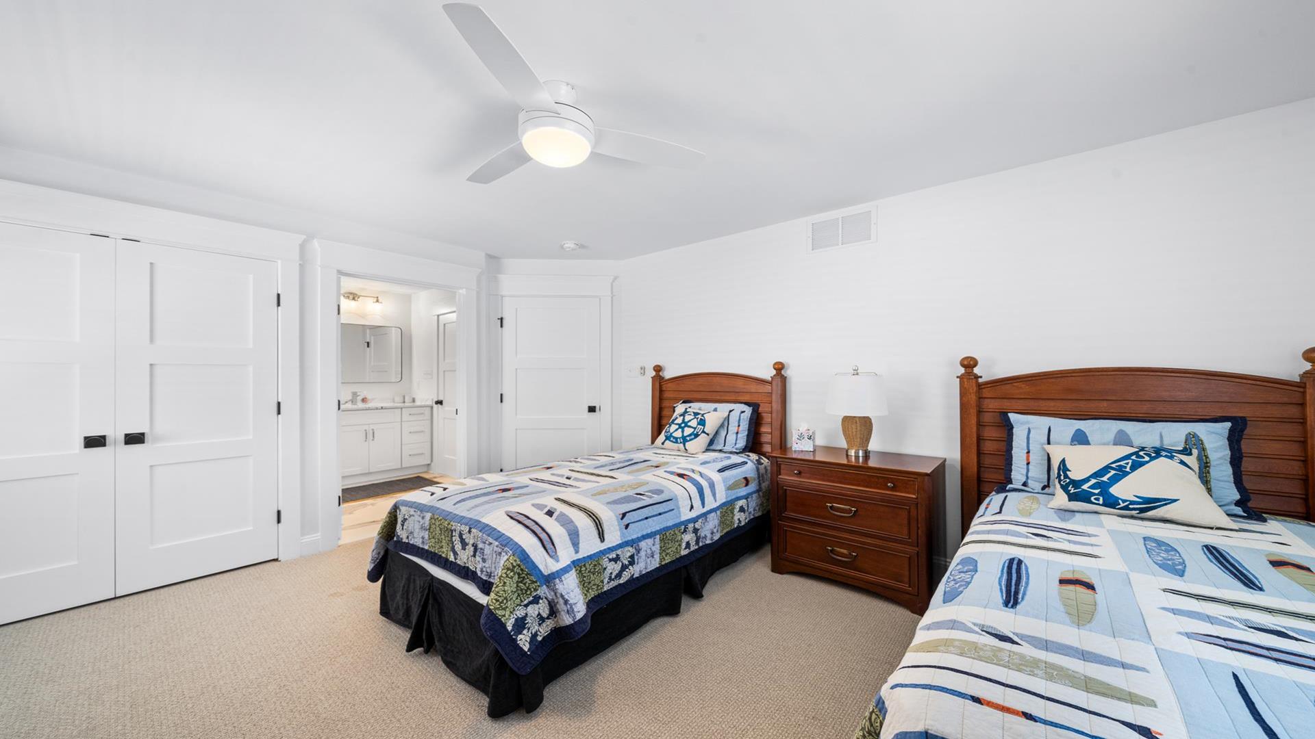 2402 Avalon Avenue, Avalon (1 Block to Beach)