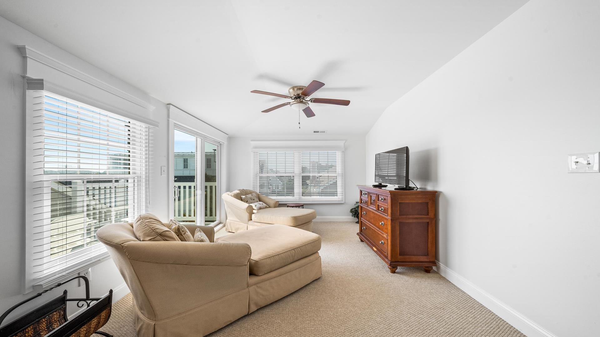 2402 Avalon Avenue, Avalon (1 Block to Beach)