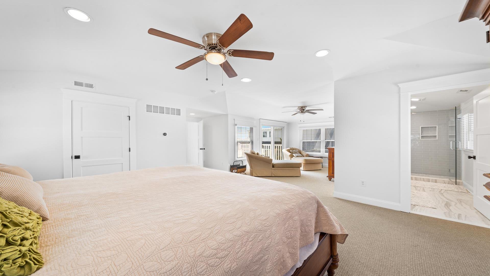 2402 Avalon Avenue, Avalon (1 Block to Beach)