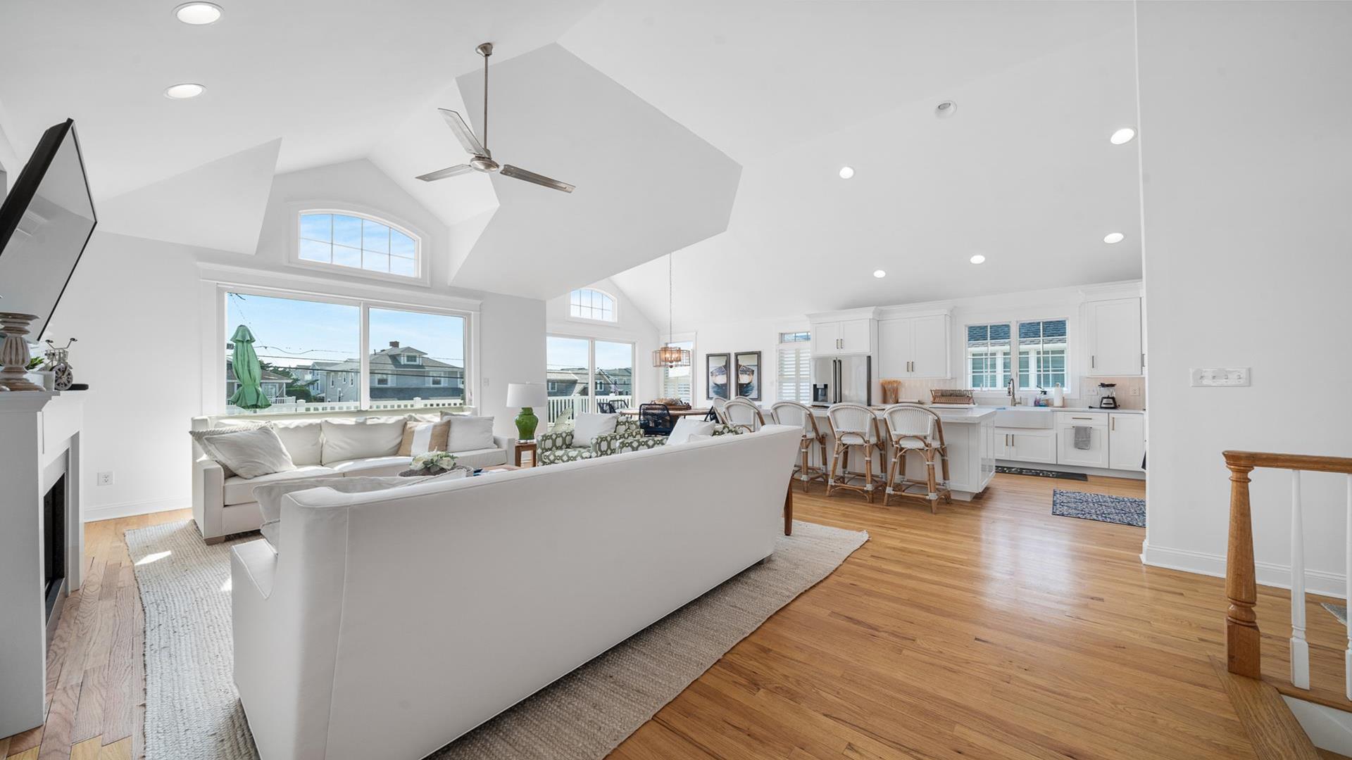 2402 Avalon Avenue, Avalon (1 Block to Beach)