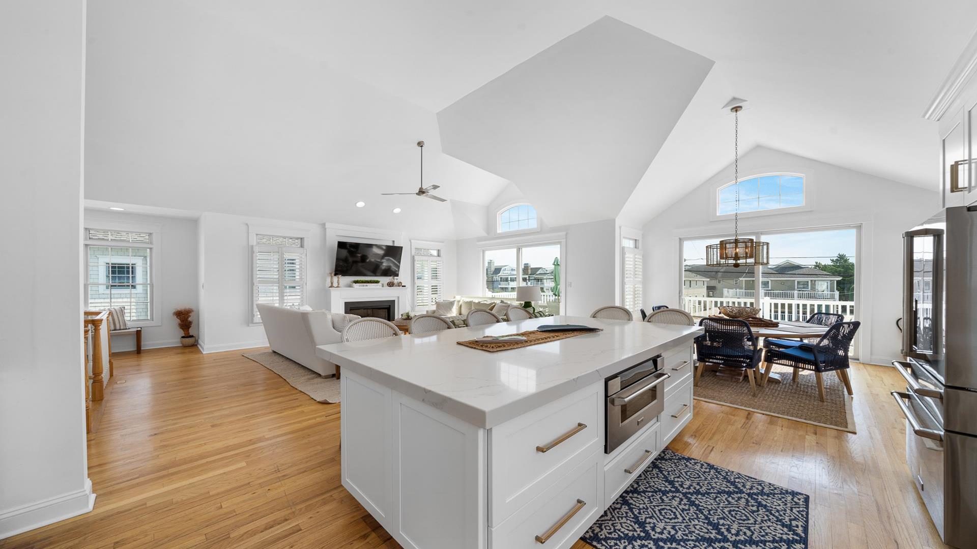 2402 Avalon Avenue, Avalon (1 Block to Beach)