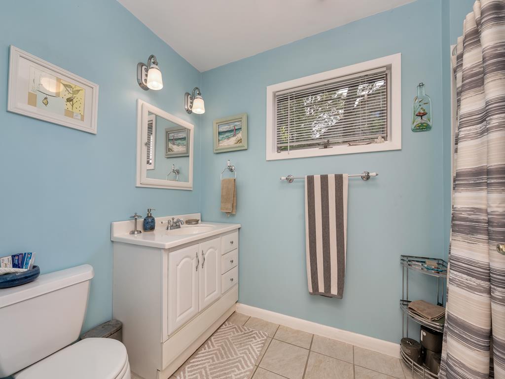 https://realtimerental.com/rrv10/RentalPhotos/1187/1187003.16.jpg