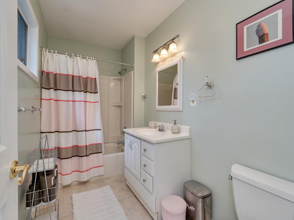 https://realtimerental.com/rrv10/RentalPhotos/1187/1187003.17.jpg