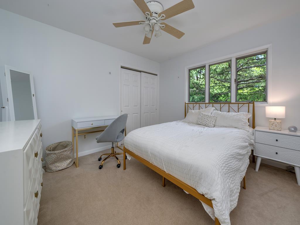 https://realtimerental.com/rrv10/RentalPhotos/1187/1187003.18.jpg