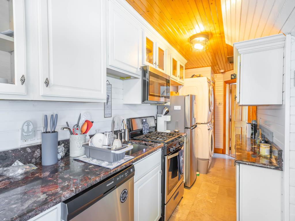 https://realtimerental.com/rrv10/RentalPhotos/1187/1187061.4.jpg