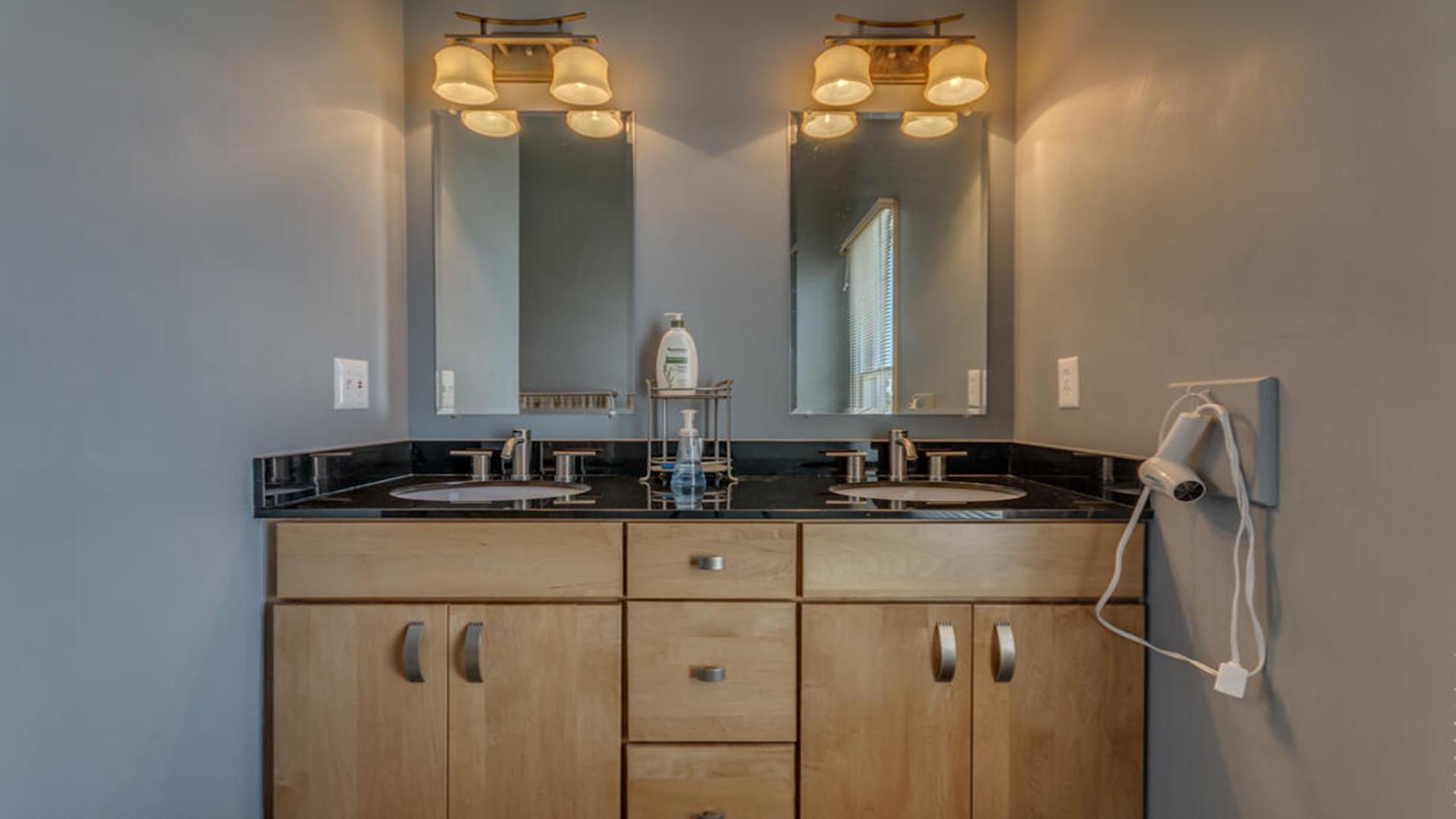 3618 Dune Drive, Avalon (1 Block to Beach)