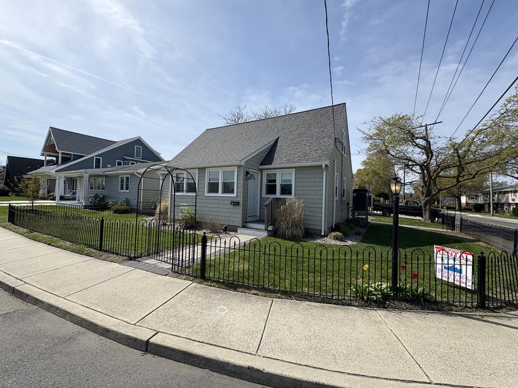 Close to Town in the Heart of Cape May! | Photo 3