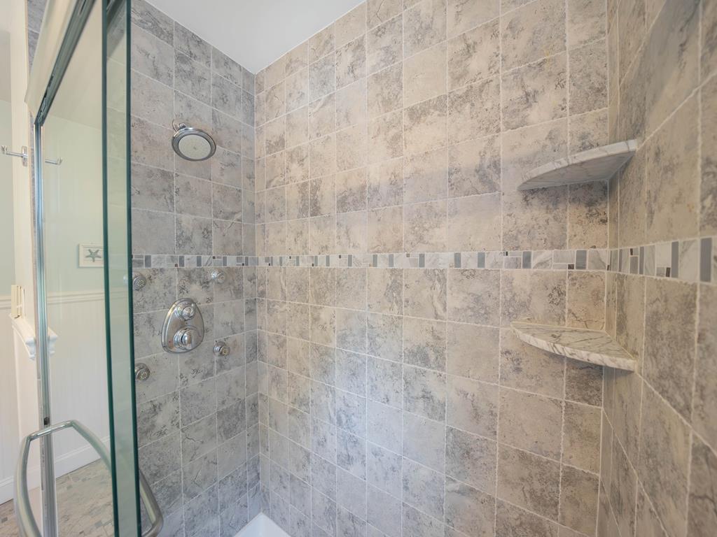 https://realtimerental.com/rrv10/RentalPhotos/1192/1192507.24.jpg