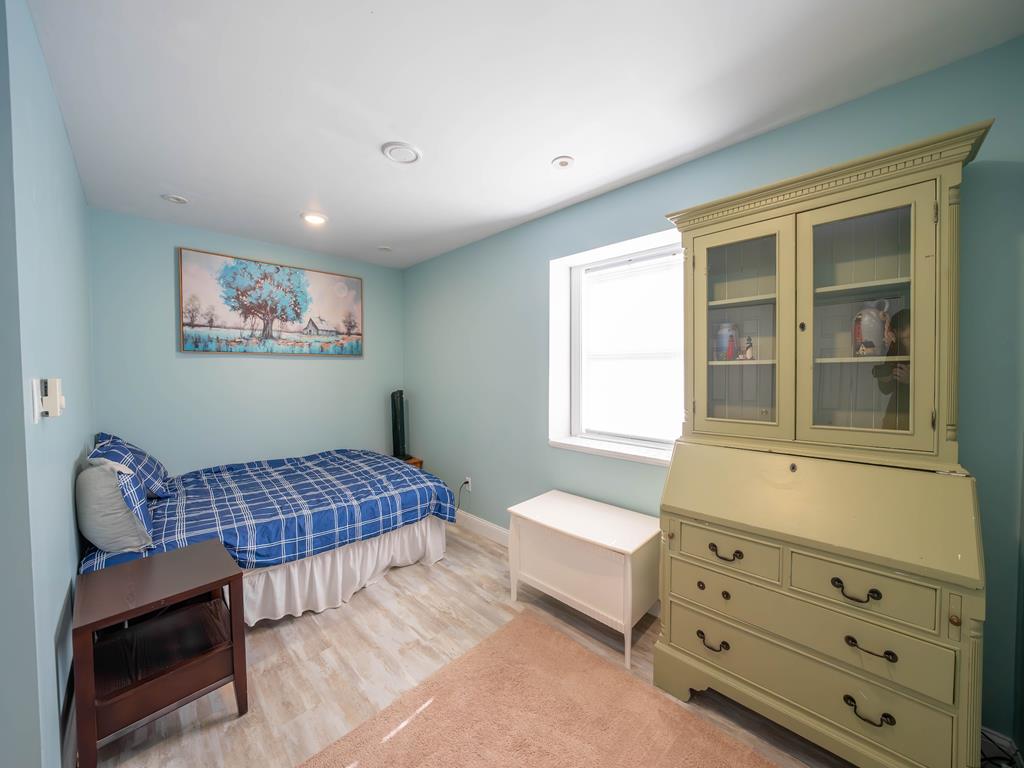 https://realtimerental.com/rrv10/RentalPhotos/1192/1192507.25.jpg
