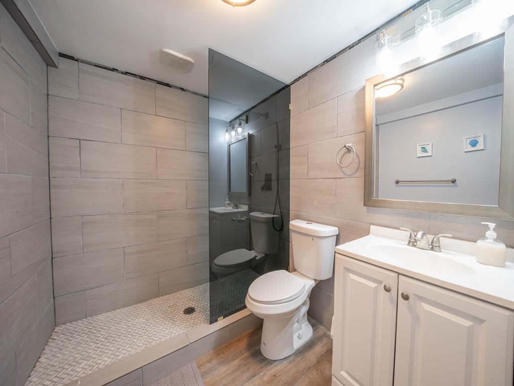 https://realtimerental.com/rrv10/RentalPhotos/1192/1192507.30.jpg