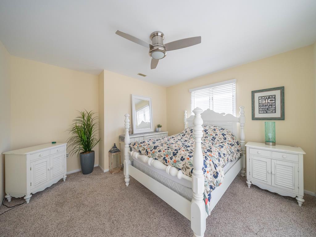 https://realtimerental.com/rrv10/RentalPhotos/1194/1194907.10.jpg