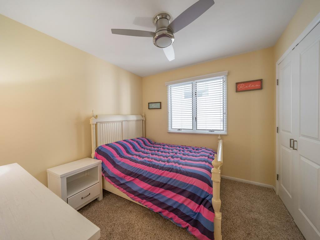 https://realtimerental.com/rrv10/RentalPhotos/1194/1194907.11.jpg