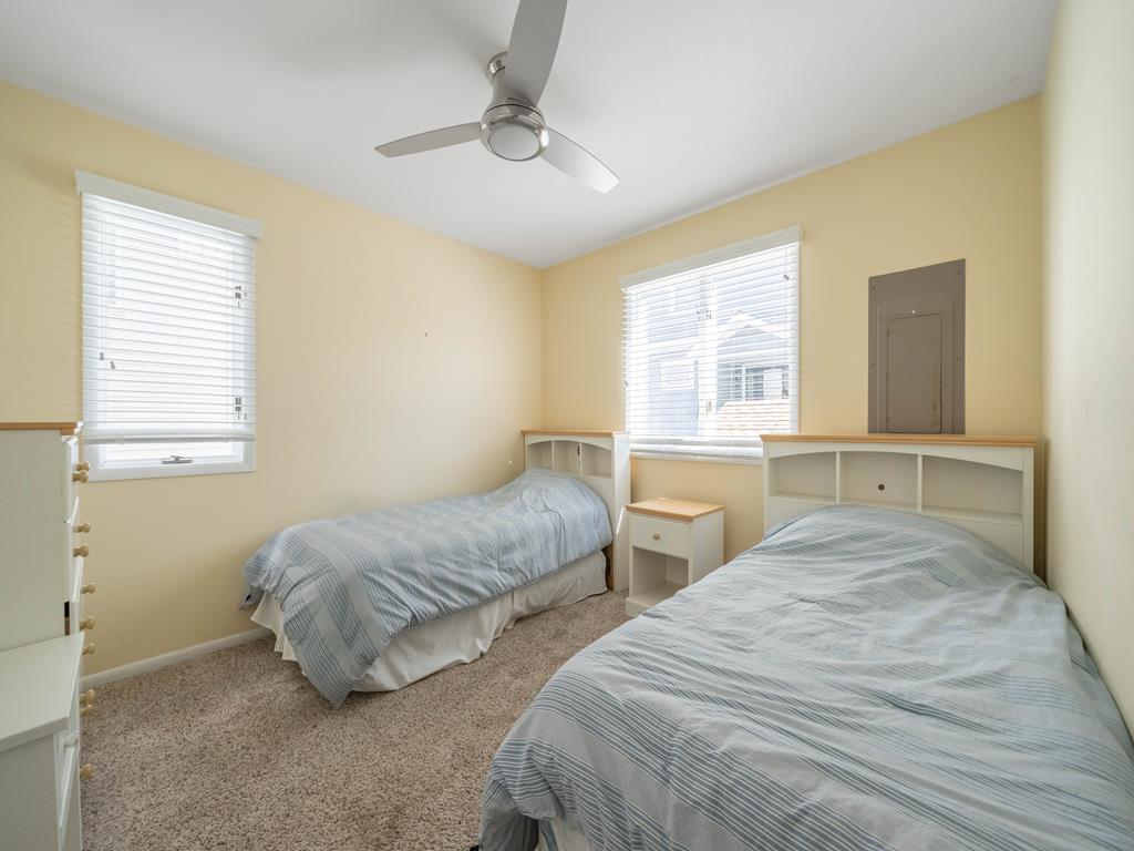 https://realtimerental.com/rrv10/RentalPhotos/1194/1194907.13.jpg
