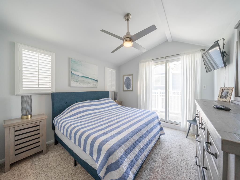 https://realtimerental.com/rrv10/RentalPhotos/1194/1194907.15.jpg