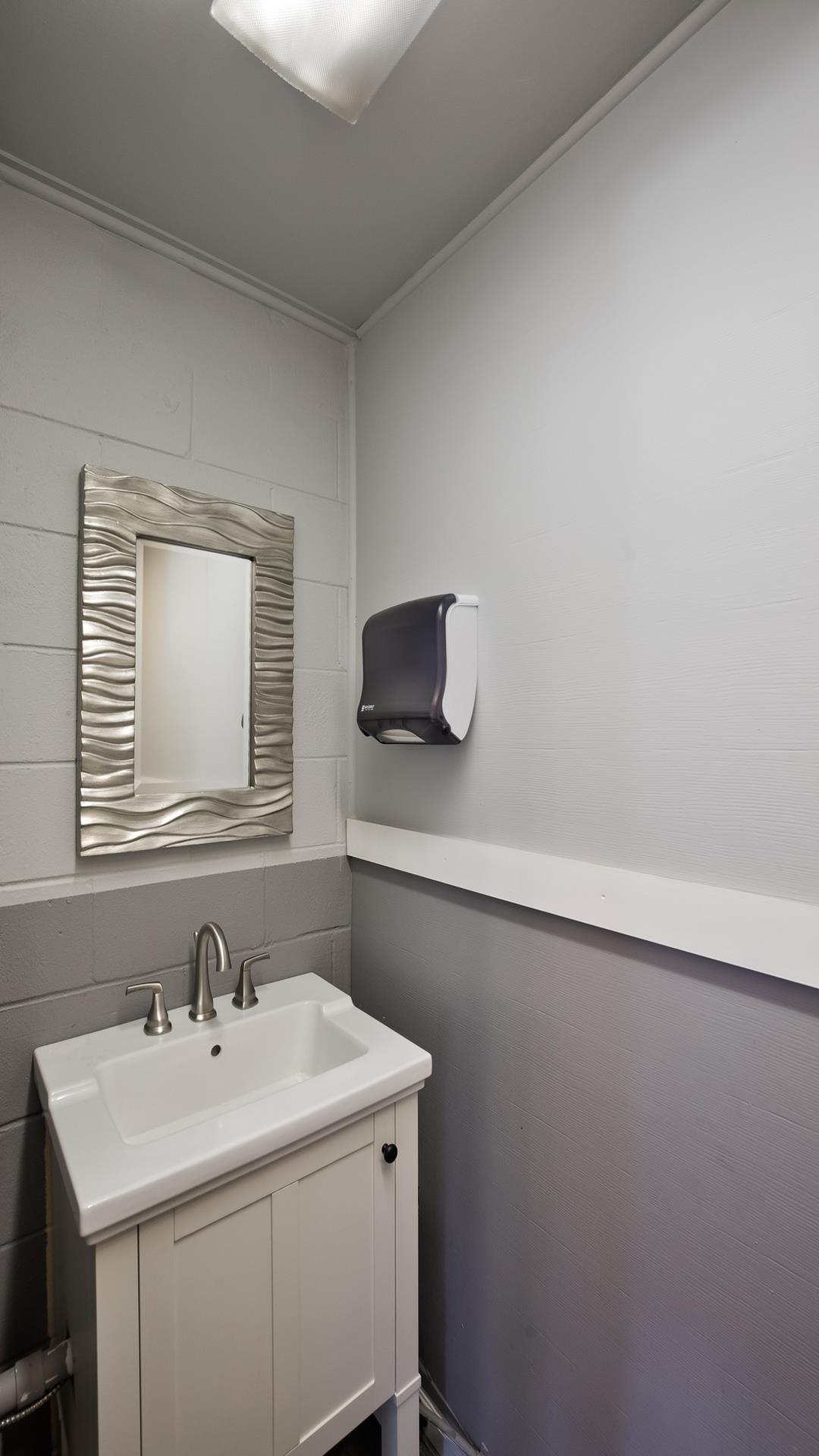 9505 Third Avenue, Stone Harbor (Business District)