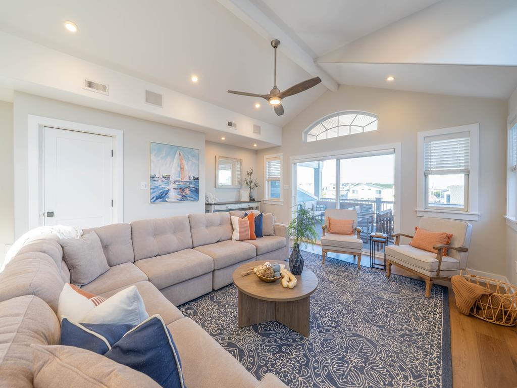 206 39th Street East | Photo 4