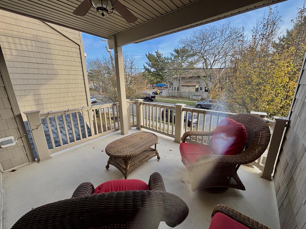 Beautiful 4 Bedroom Condo with Pool! | Photo 16