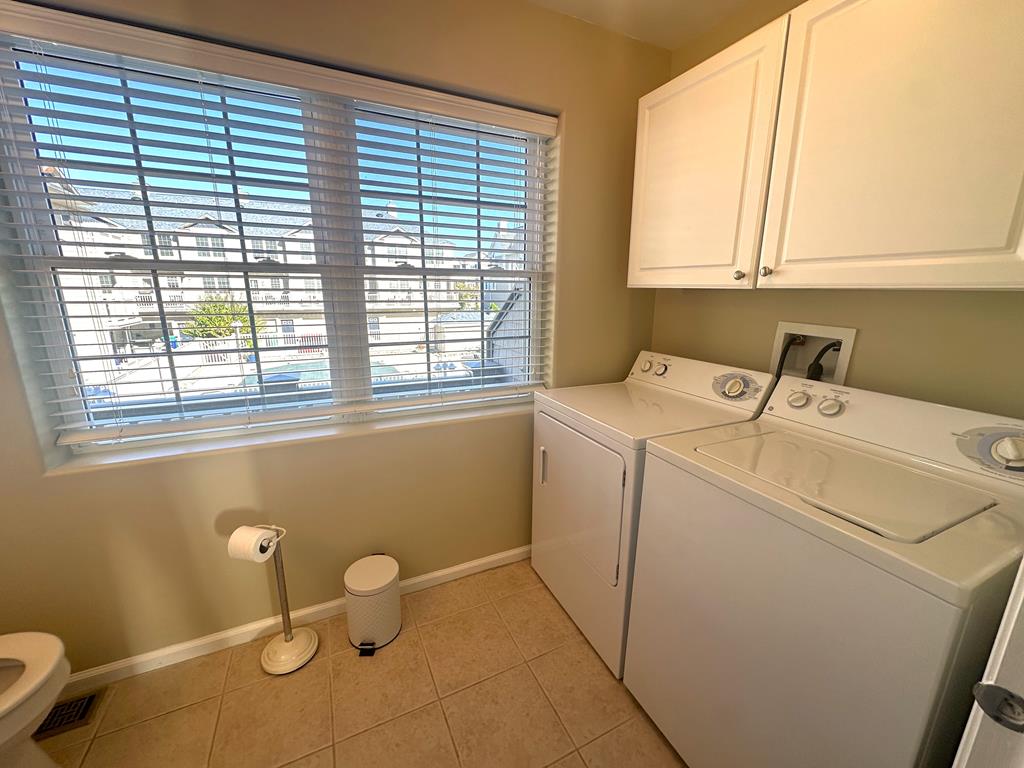 Beautiful 4 Bedroom Condo with Pool! | Photo 19