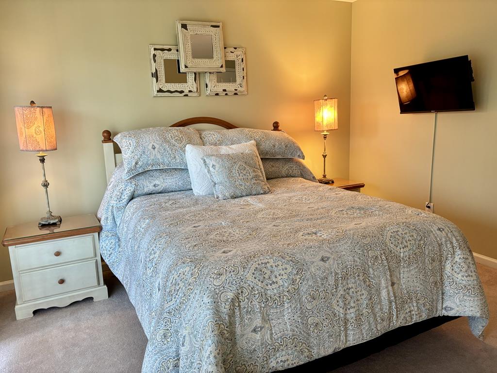 Beautiful 4 Bedroom Condo with Pool! | Photo 22