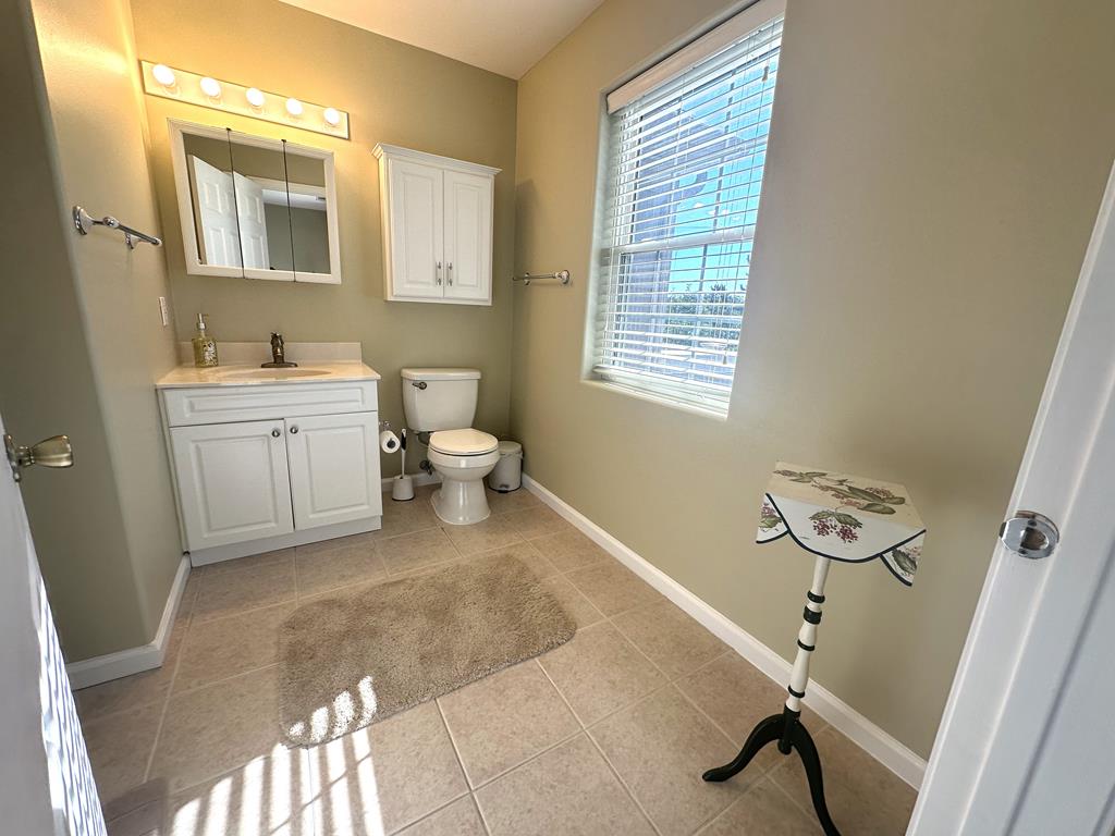 Beautiful 4 Bedroom Condo with Pool! | Photo 24