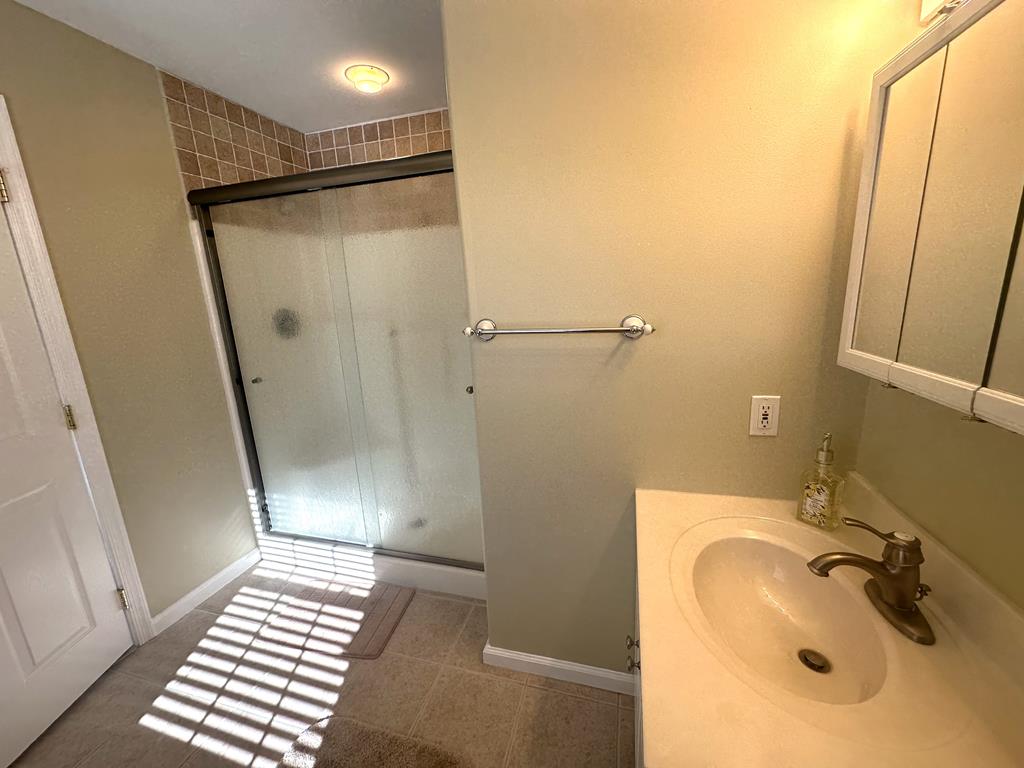 Beautiful 4 Bedroom Condo with Pool! | Photo 25