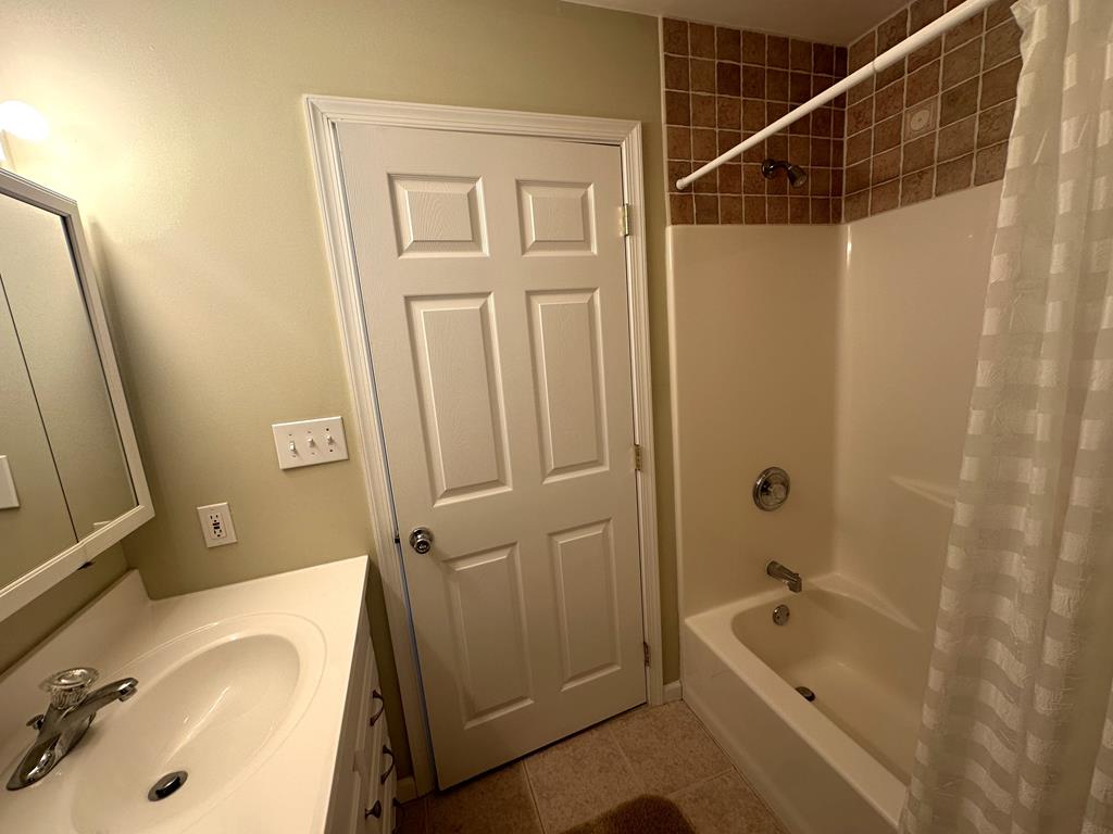 Beautiful 4 Bedroom Condo with Pool! | Photo 31