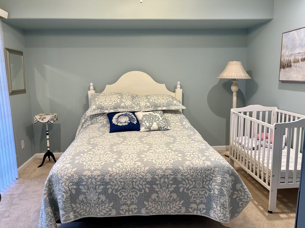 Beautiful 4 Bedroom Condo with Pool! | Photo 5