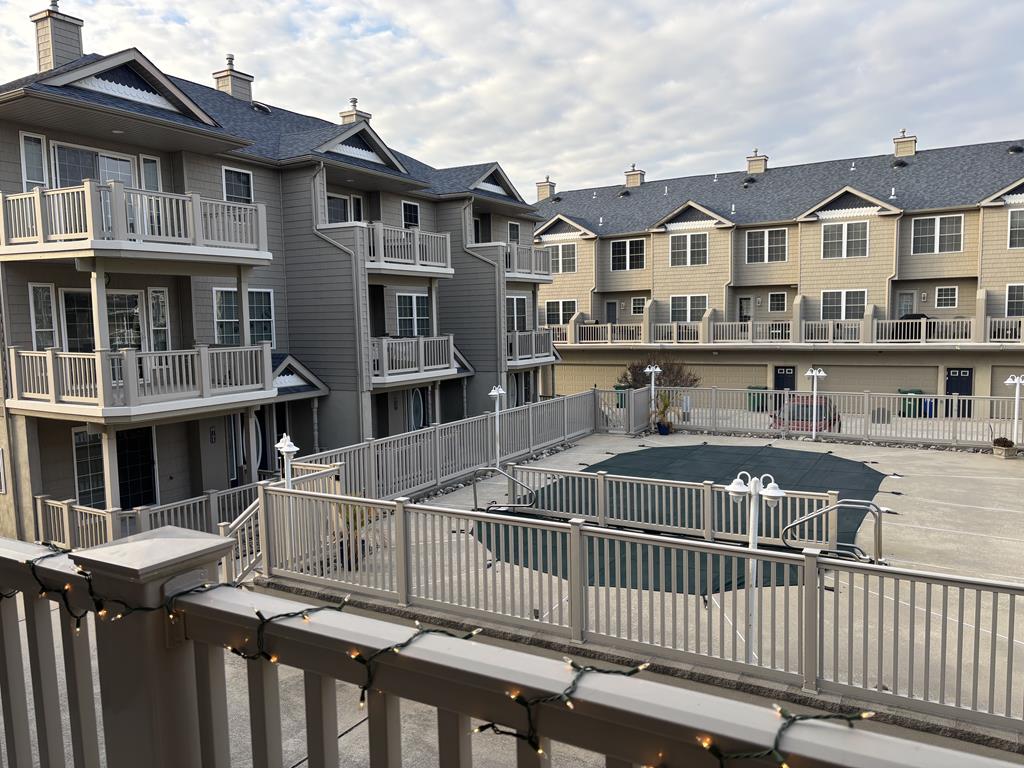 Beautiful 4 Bedroom Condo with Pool! | Photo 32