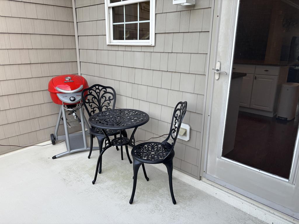 Beautiful 4 Bedroom Condo with Pool! | Photo 33