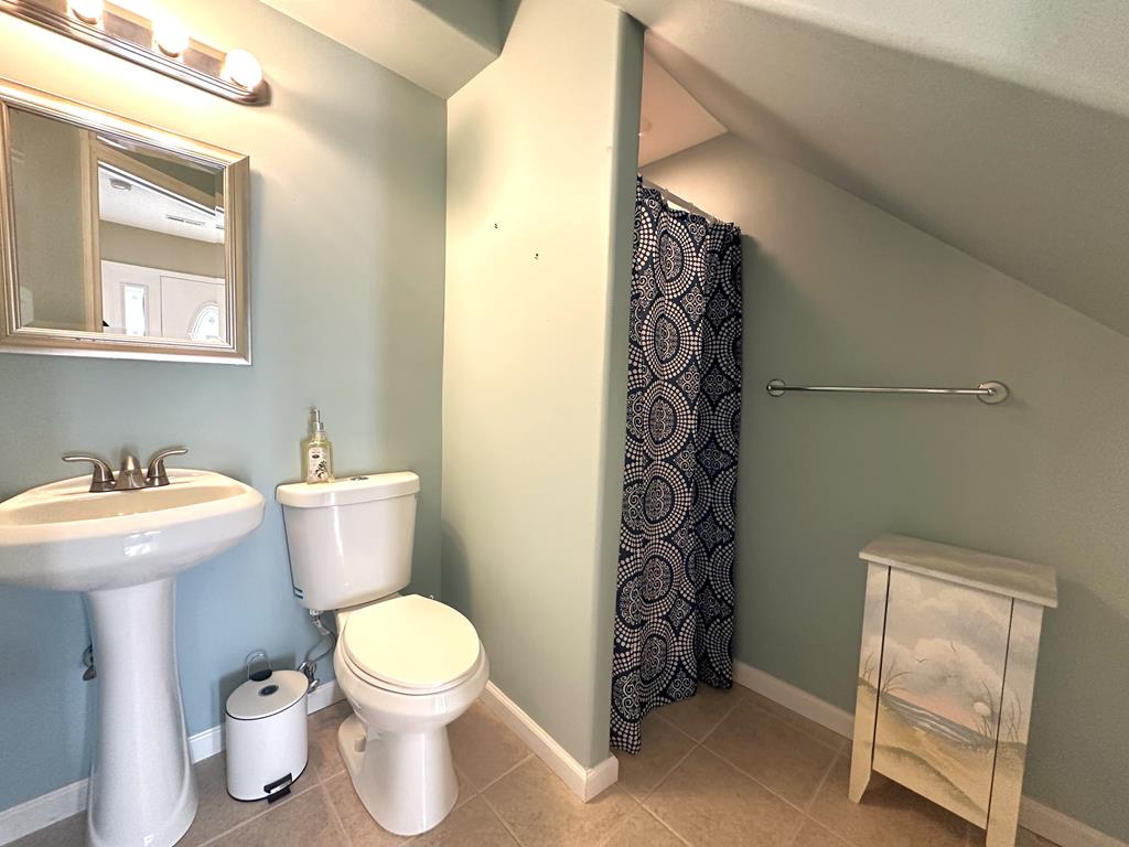 Beautiful 4 Bedroom Condo with Pool! | Photo 7