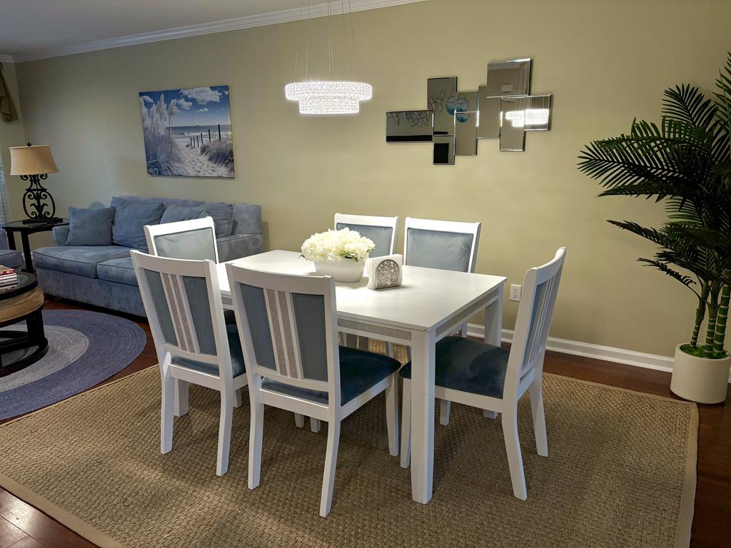 Beautiful 4 Bedroom Condo with Pool! | Photo 11