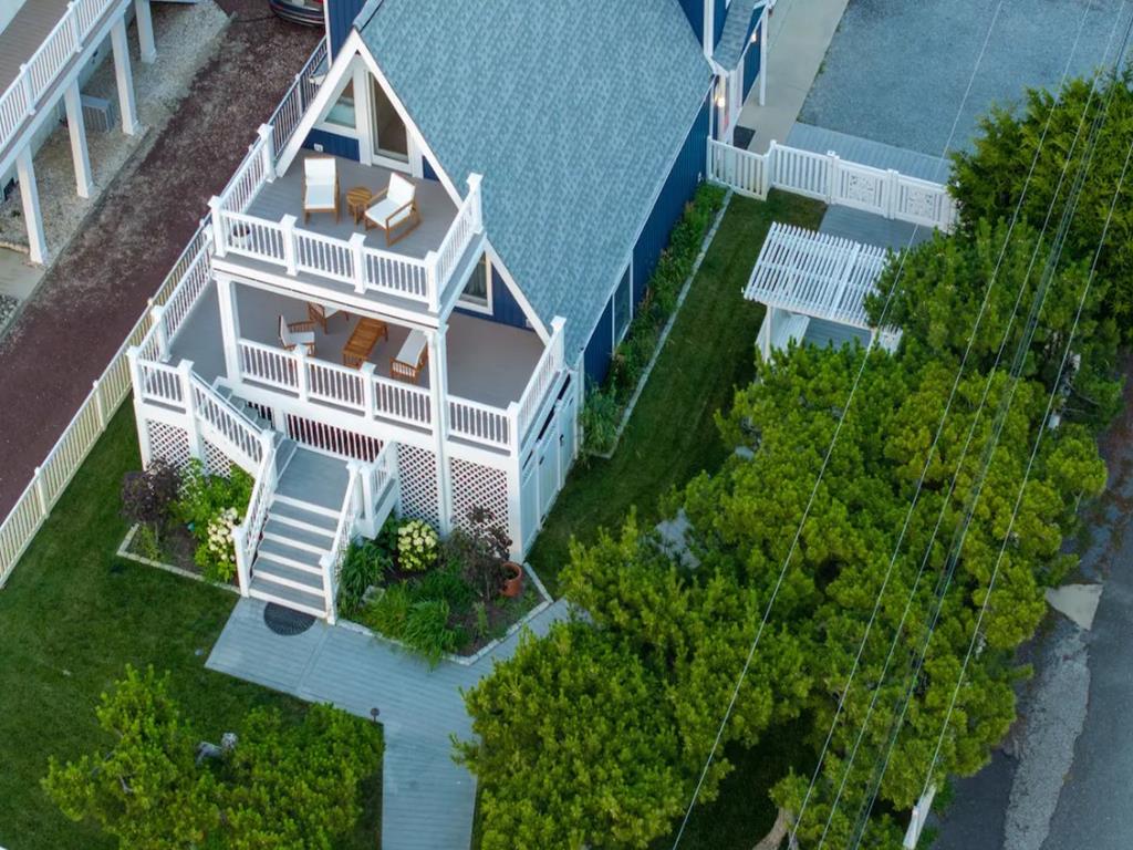 Sunsets By the Bay - 4006 Shore Drive | Photo 3