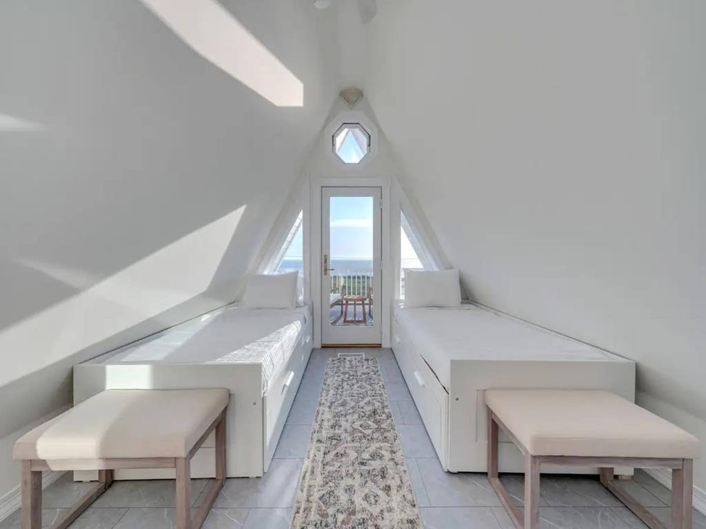 Sunsets By the Bay - 4006 Shore Drive | Photo 23