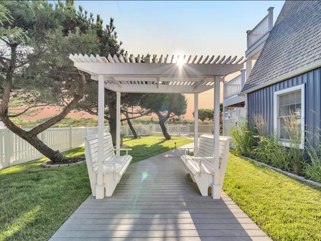 Sunsets By the Bay - 4006 Shore Drive | Photo 35