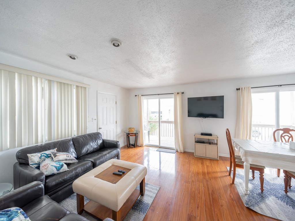 7112 Pleasure Avenue | Photo 4