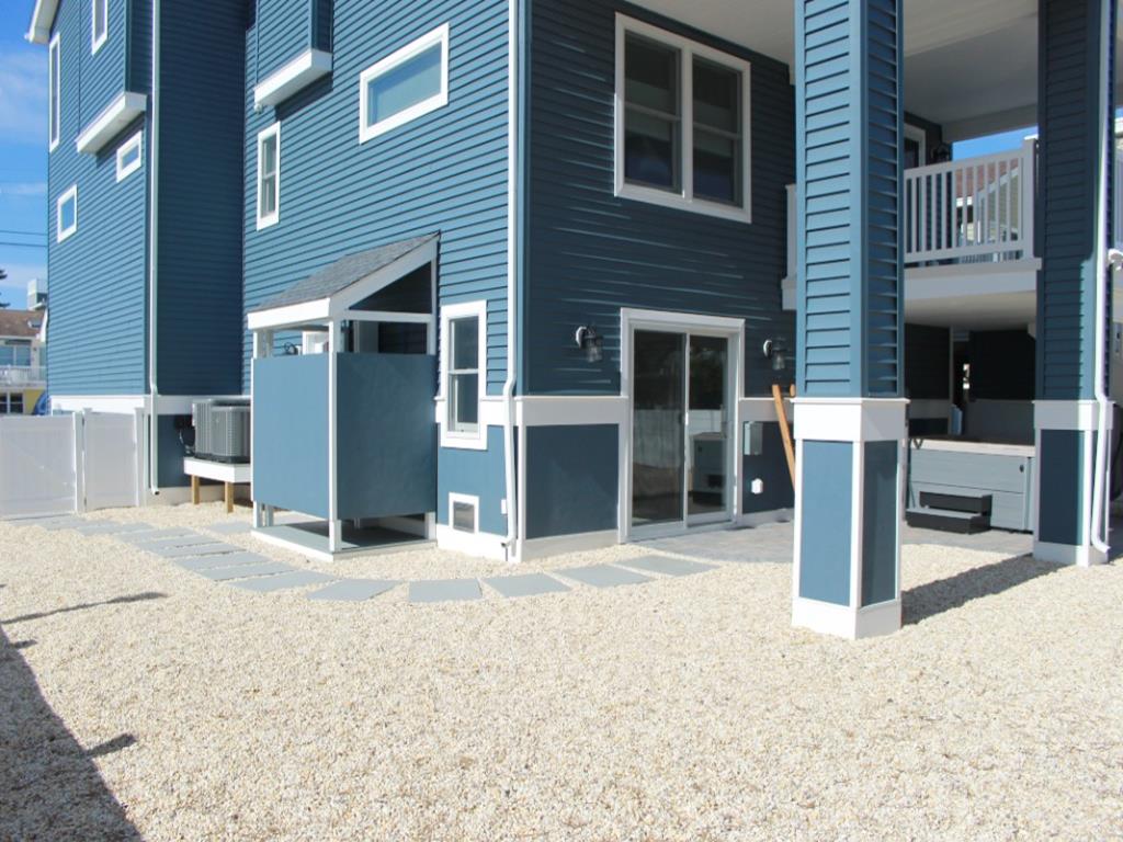 35 N. 7th Street, Surf City (Ocean Block)