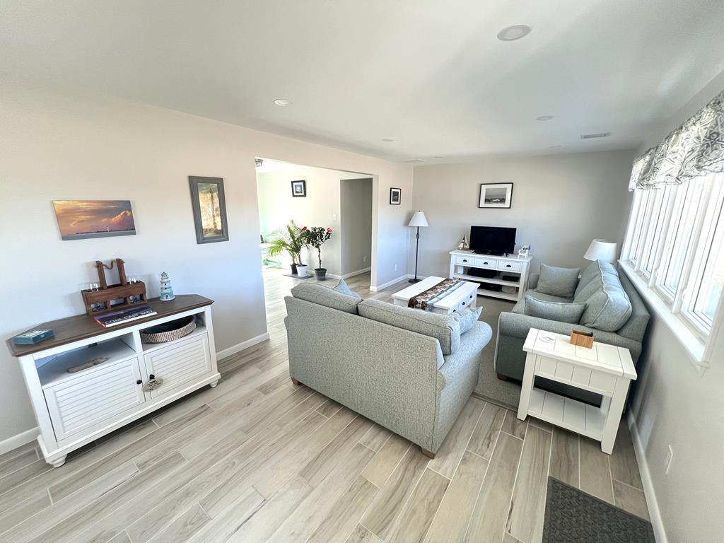 Cozy Coastal Cottage - 2 Bedrooms Close to Town | Photo 4