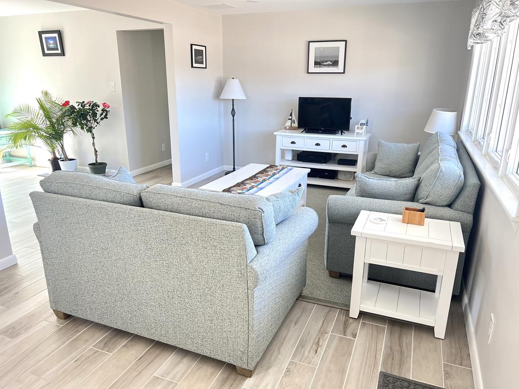 Cozy Coastal Cottage - 2 Bedrooms Close to Town | Photo 5