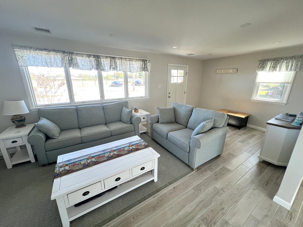 Cozy Coastal Cottage - 2 Bedrooms Close to Town | Photo 8